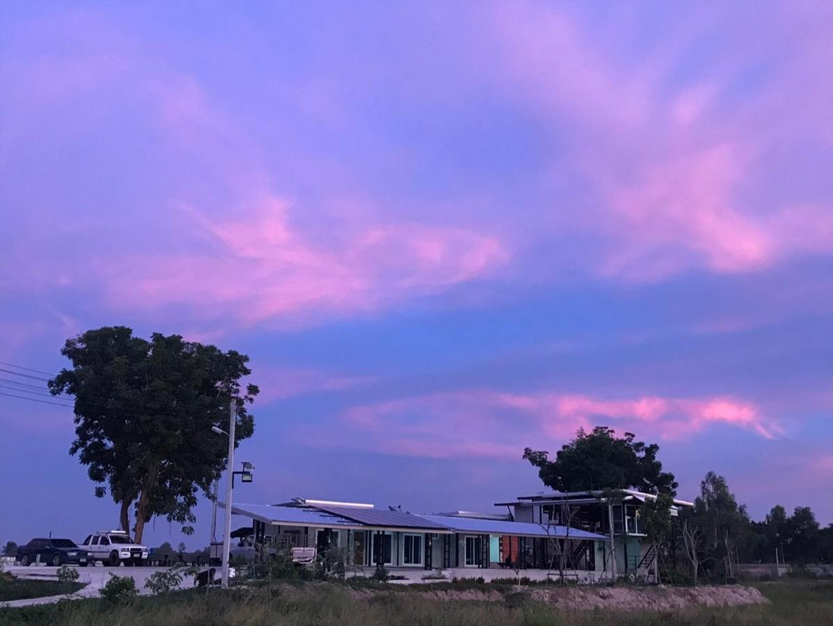 Solarcell Private Homestay - โซล่าเซลล์ไพรเวทโฮมสเตย์ Uthai Thani Exterior foto