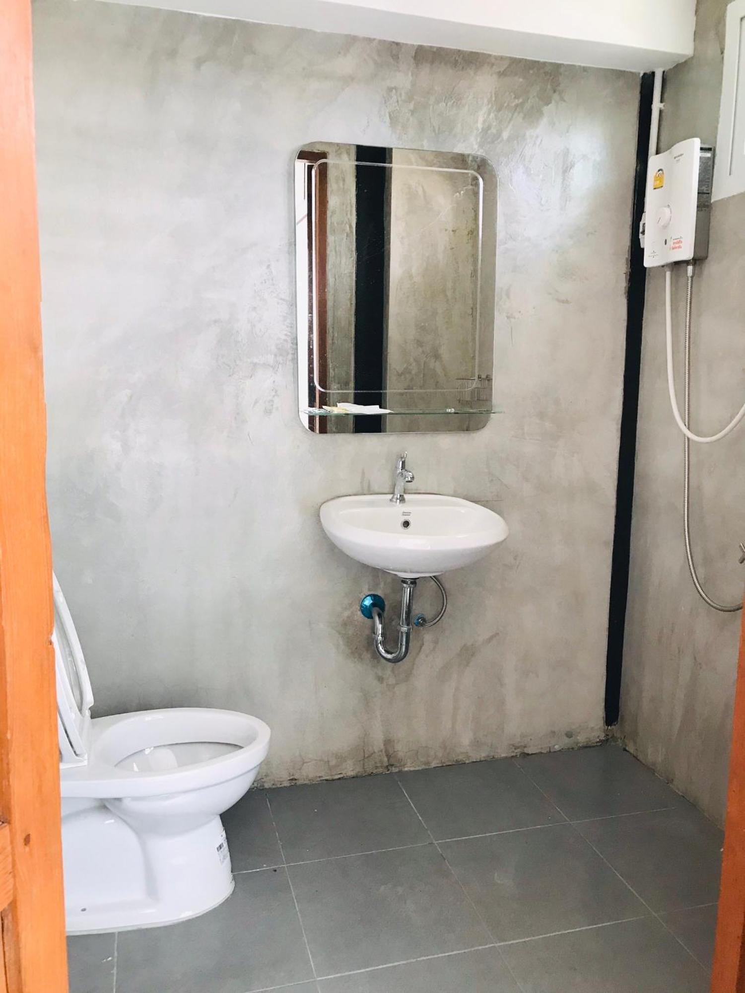 Solarcell Private Homestay - โซล่าเซลล์ไพรเวทโฮมสเตย์ Uthai Thani Exterior foto